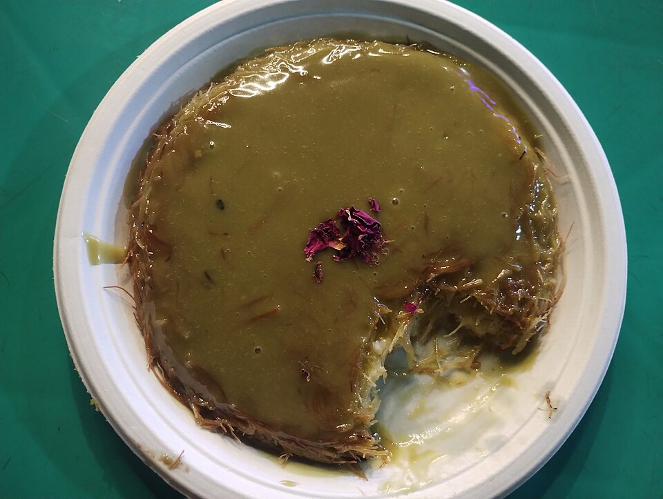 Pistachio kunafa stick